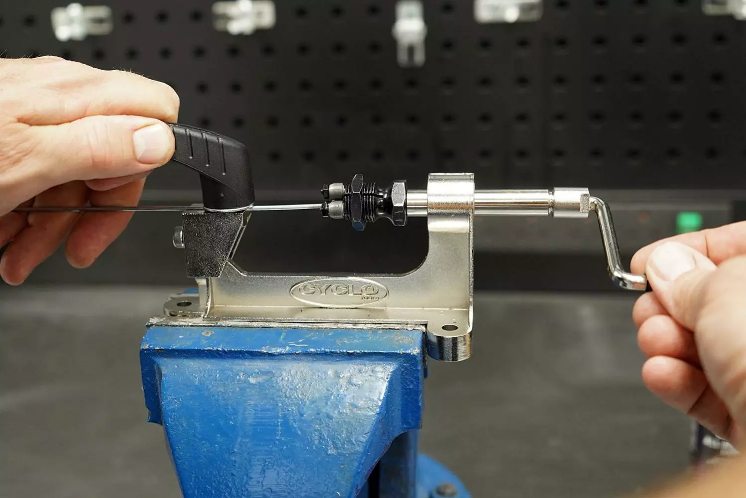 CYCLO TOOLS Gjengemaskin Til Eiker - Profesjonelt Verktøy for Hjul og Eiker 4 CYCLO TOOLS Gjengemaskin Til Eiker - Profesjonelt Verktøy for Hjul og Eiker - Bilde 4