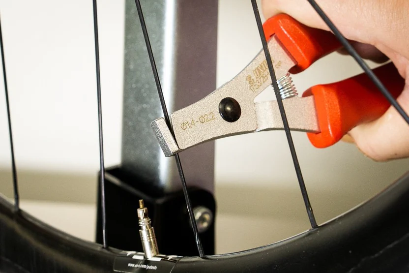 Unior Tang Til Å Holde Runde Straight Pull Eiker Rød - Verktøy til Hjul og Eiker 2 Unior Tang Til Å Holde Runde Straight Pull Eiker Rød - Verktøy til Hjul og Eiker - Bilde 2